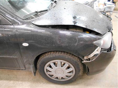 Передняя часть автомобиля Mazda 3 до кузовного ремонта